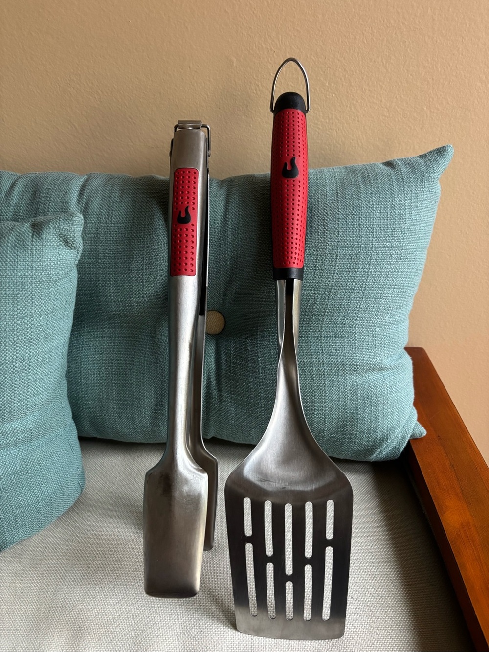 CharBroil 2 Pc BBQ & Grill set Tongs & Spatula, Comfort Grip,Stainless Steel EUC
